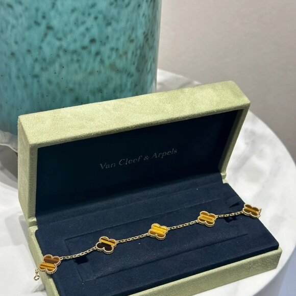 ✨✨Van Cleef & Arpels fashion bracelet✨✨ - Picture 2 of 6